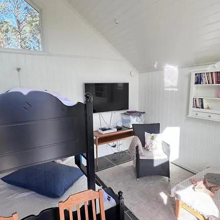 Litla Hytta, Bomlo *