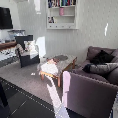 Litla Hytta, Bomlo *