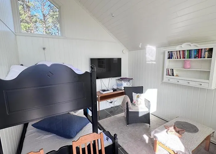 Litla Hytta, Bomlo *